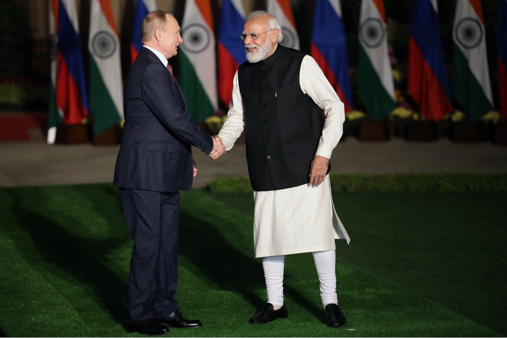 بوتين يصل إلى نيودلهي لإجراء محادثات مع رئيس الوزراء الهندي ناريندرا مودي