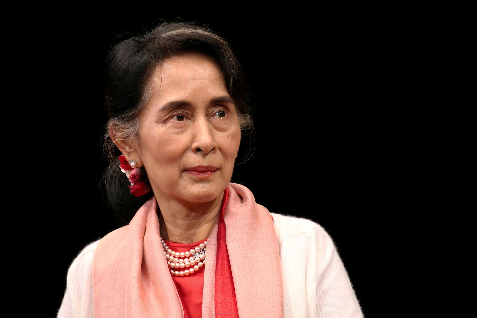 لأول مرة.. زعيمة ميانمار تحضر جلسة محاكمتها بملابس السجن