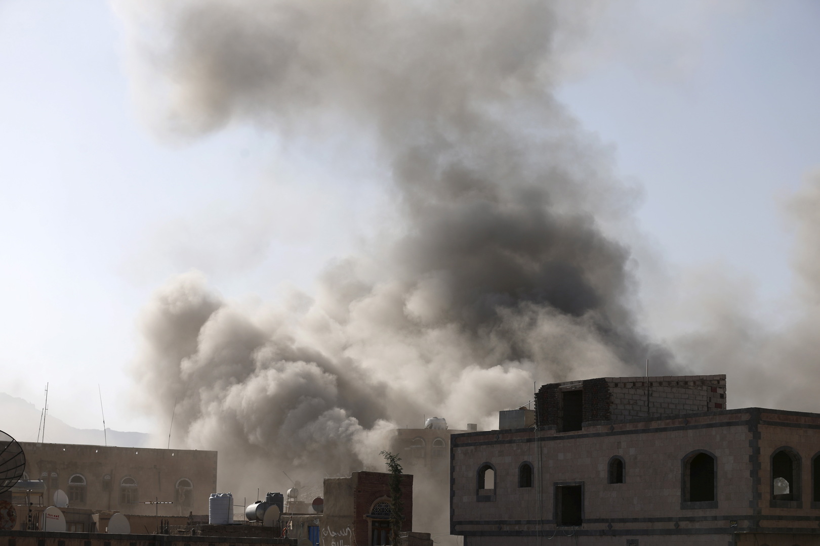 التحالف العربي يعلن تدمير ورش لتجهيز الصواريخ البالستية في اليمن