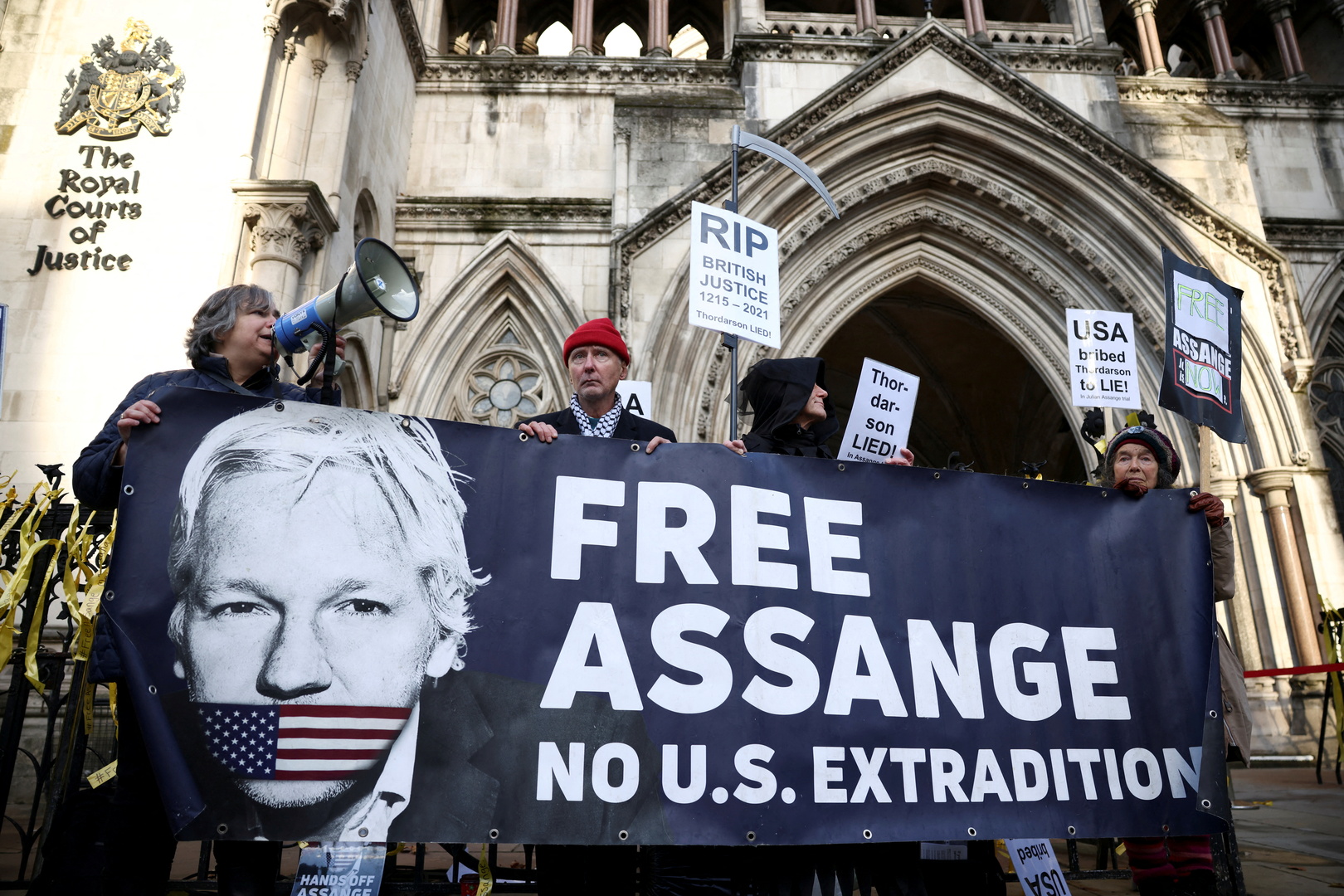 وزارة العدل الأمريكية ترحب بقرار المحكمة البريطانية بشأن تسليم أسانج