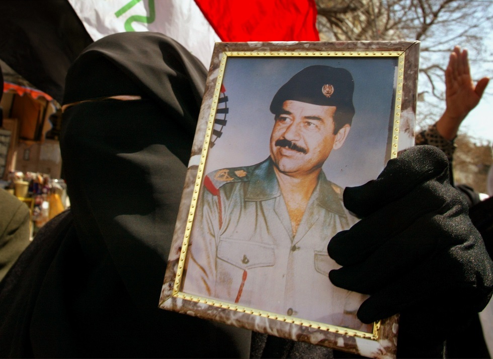 لماذا تم إعدام صدام حسين بهذه السرعة وما علاقة جورج بوش بالموضوع؟ محامي الرئيس العراقي يكشف