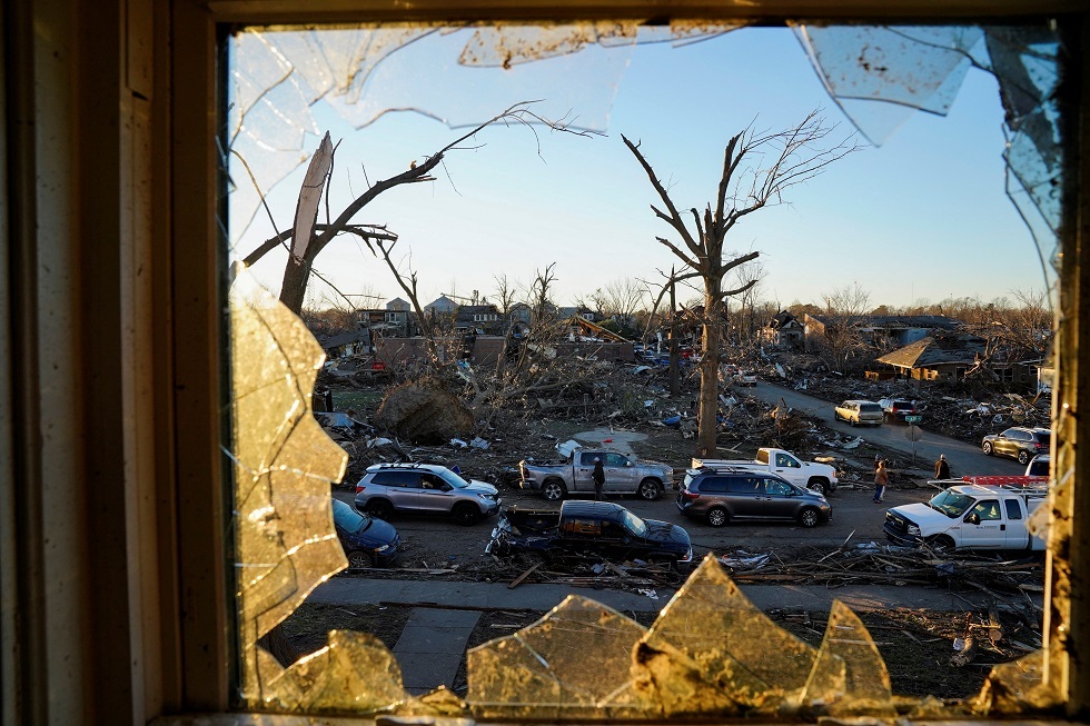 بايدن يعلن ولاية كنتاكي منطقة منكوبة جراء الإعصار المدمر ومخاوف من ارتفاع أعداد الضحايا