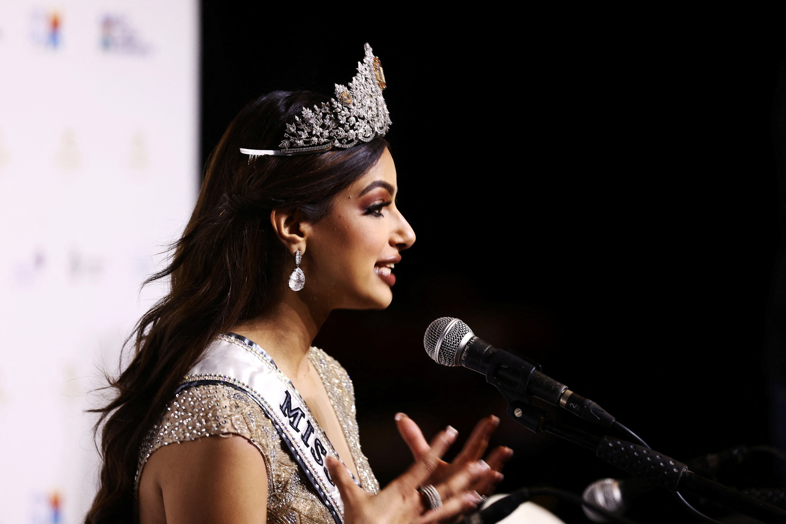 تتويج هندية ملكة جمال الكون 2021 (صور+فيديو)