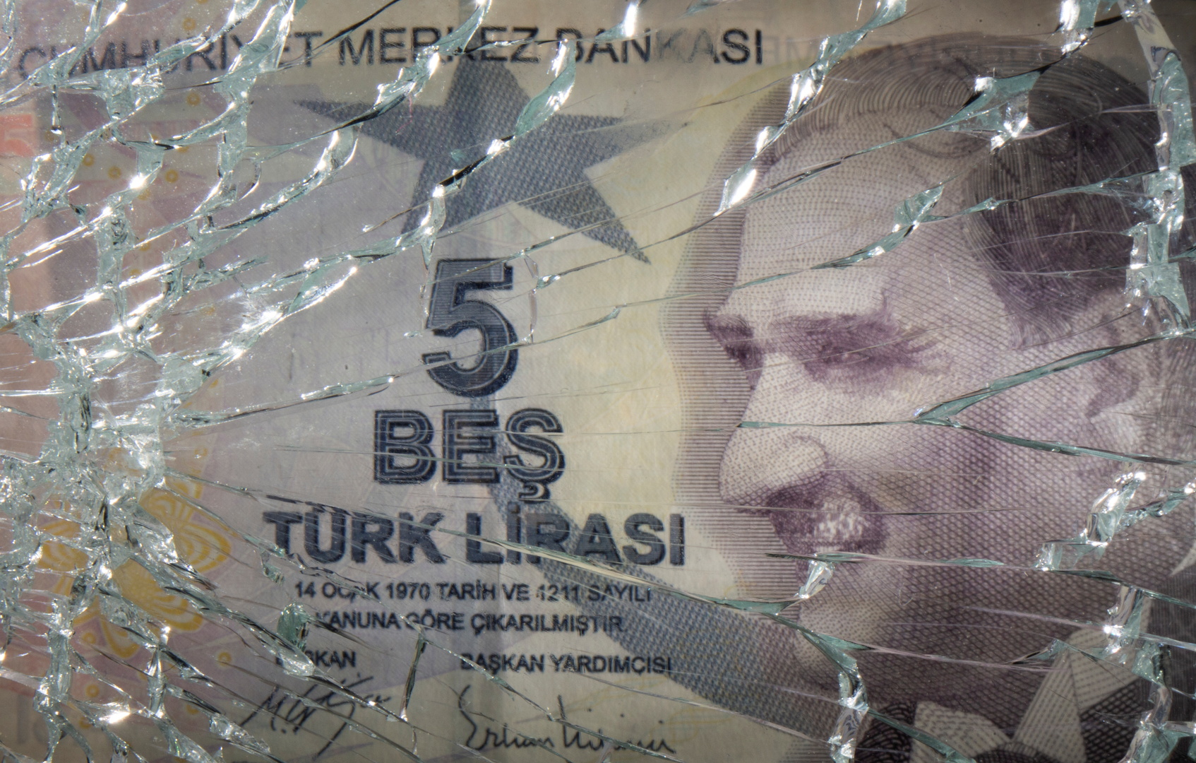 بعد هبوط الليرة.. المركزي التركي يتدخل في سوق العملات