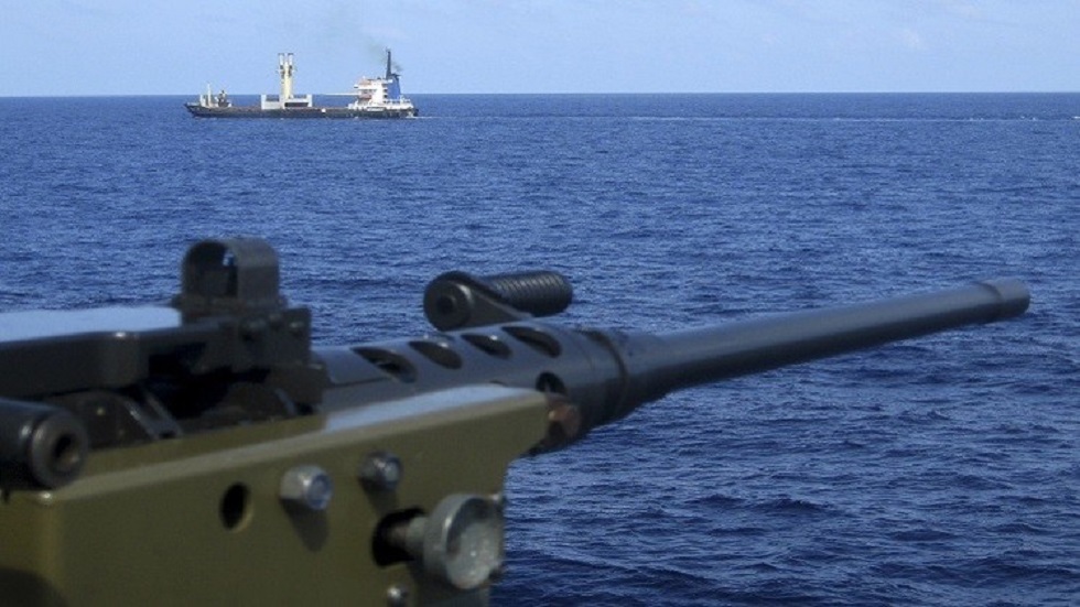الجيش الدنماركي: قراصنة يهاجمون سفينة يونانية ويخطفون  6 أشخاص