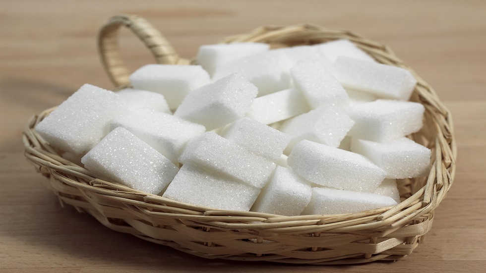 طبيبة تكشف كيف تتغير الحالة الصحية عند التخلي عن السكر مدة أسبوعين