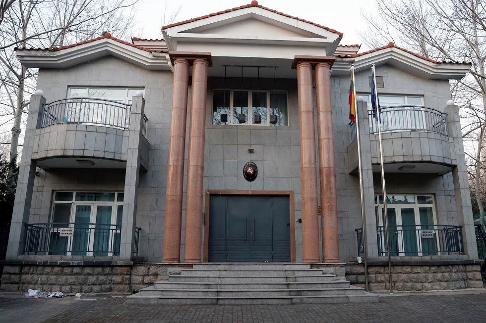 ليتوانيا تغلق سفارتها في الصين بعد مغادرة آخر دبلوماسييها