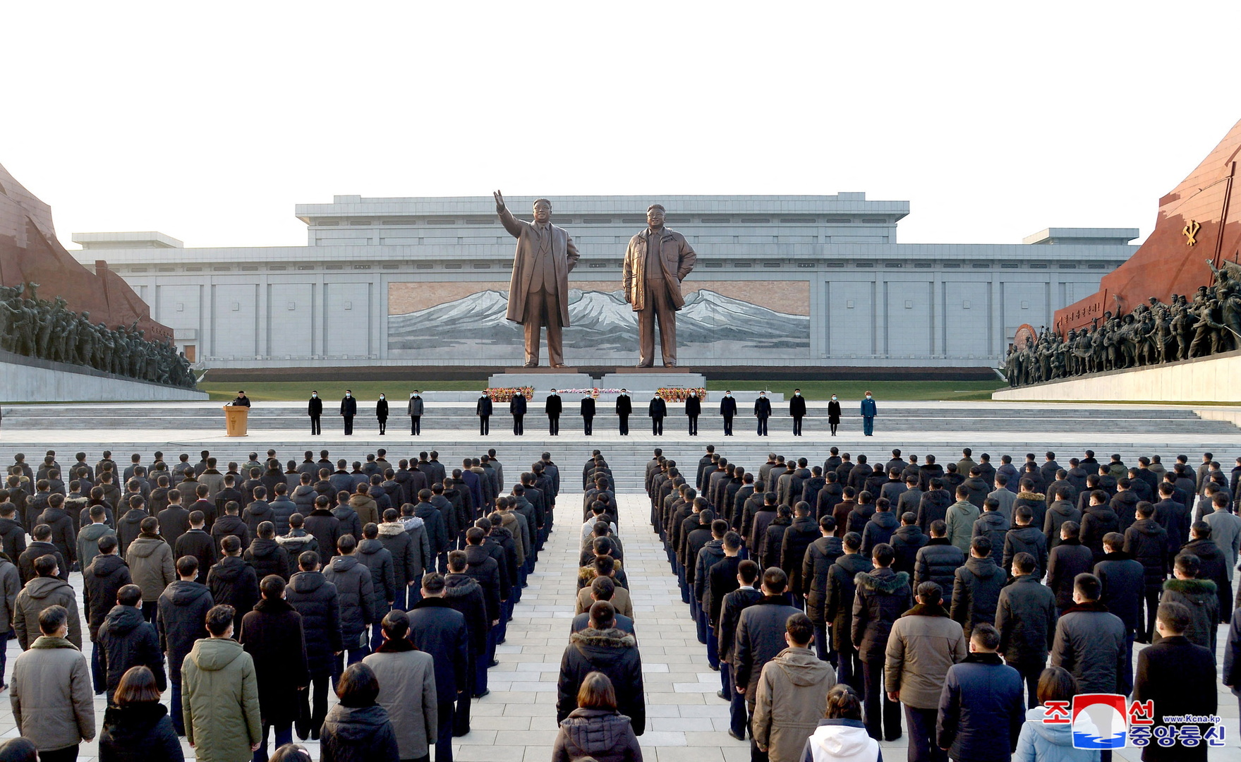 زعيم كوريا الشمالية يحضر مراسم إحياء ذكرى والده الراحل (صورة+فيديو)