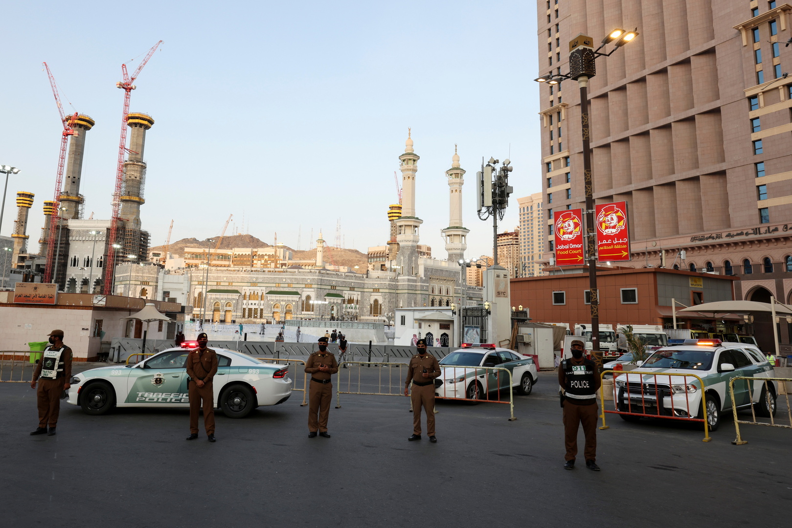 السعودية.. القبض على 5 أشخاص ظهروا في فيديو وبحوزتهم مخدرات في الرياض (فيديو)