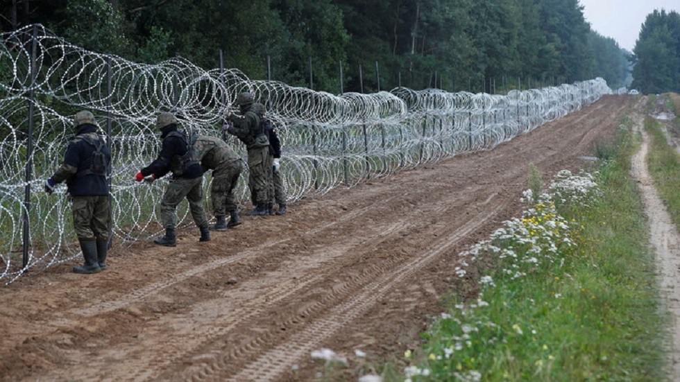 جندي بولندي فر إلى بيلاروس يروي كيف قتل طالبي اللجوء على الحدود - فيديو