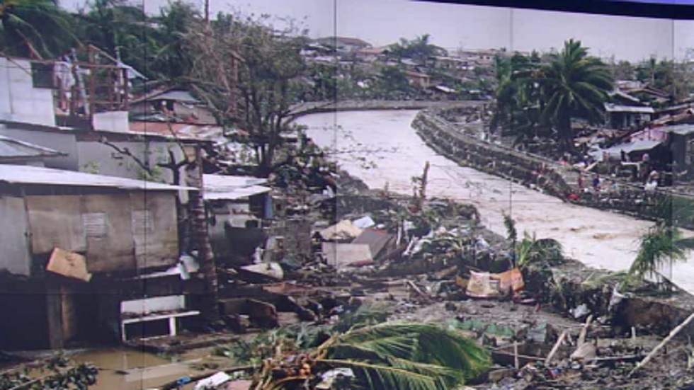 ارتفاع حصيلة إعصار الفلبين إلى 375 قتيلا