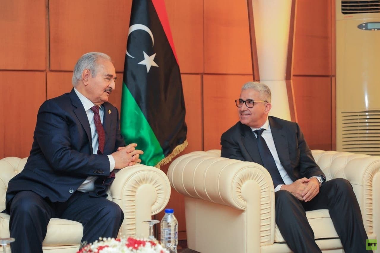 ليبيا.. حفتر يلتقي في بنغازي باثنين من أبرز منافسيه في الانتخابات الرئاسية (صور)