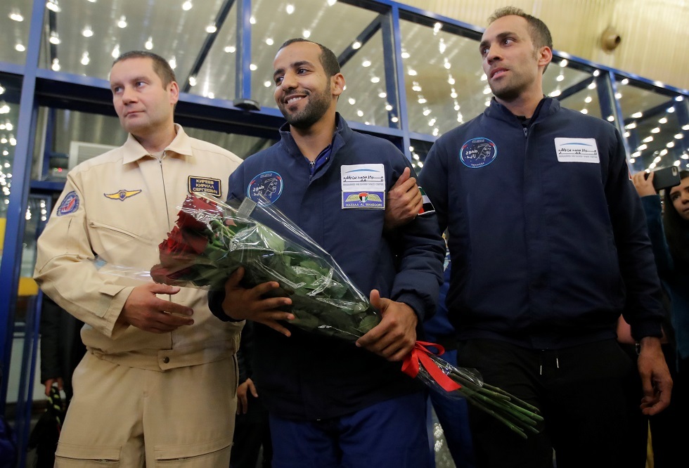 رائد الفضاء الإماراتي هزاع المنصوري: حملت العلم الإسرائيلي إلى محطة الفضاء الدولية (صور)