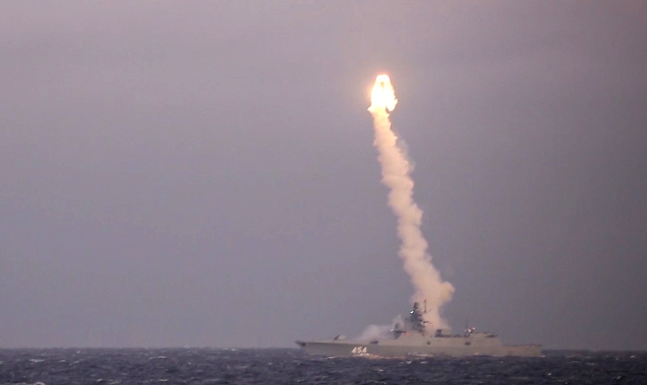 بوتين يعلن عن اختبار ناجح لصاروخ 