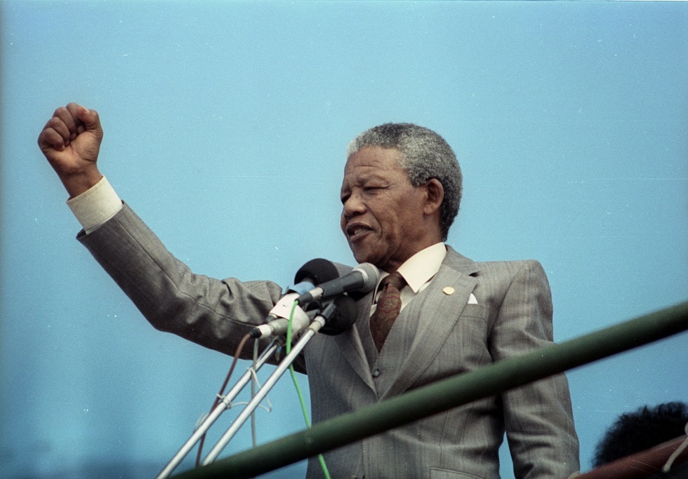 رئيس جنوب إفريقيا الأسبق نيلسون مانديلا