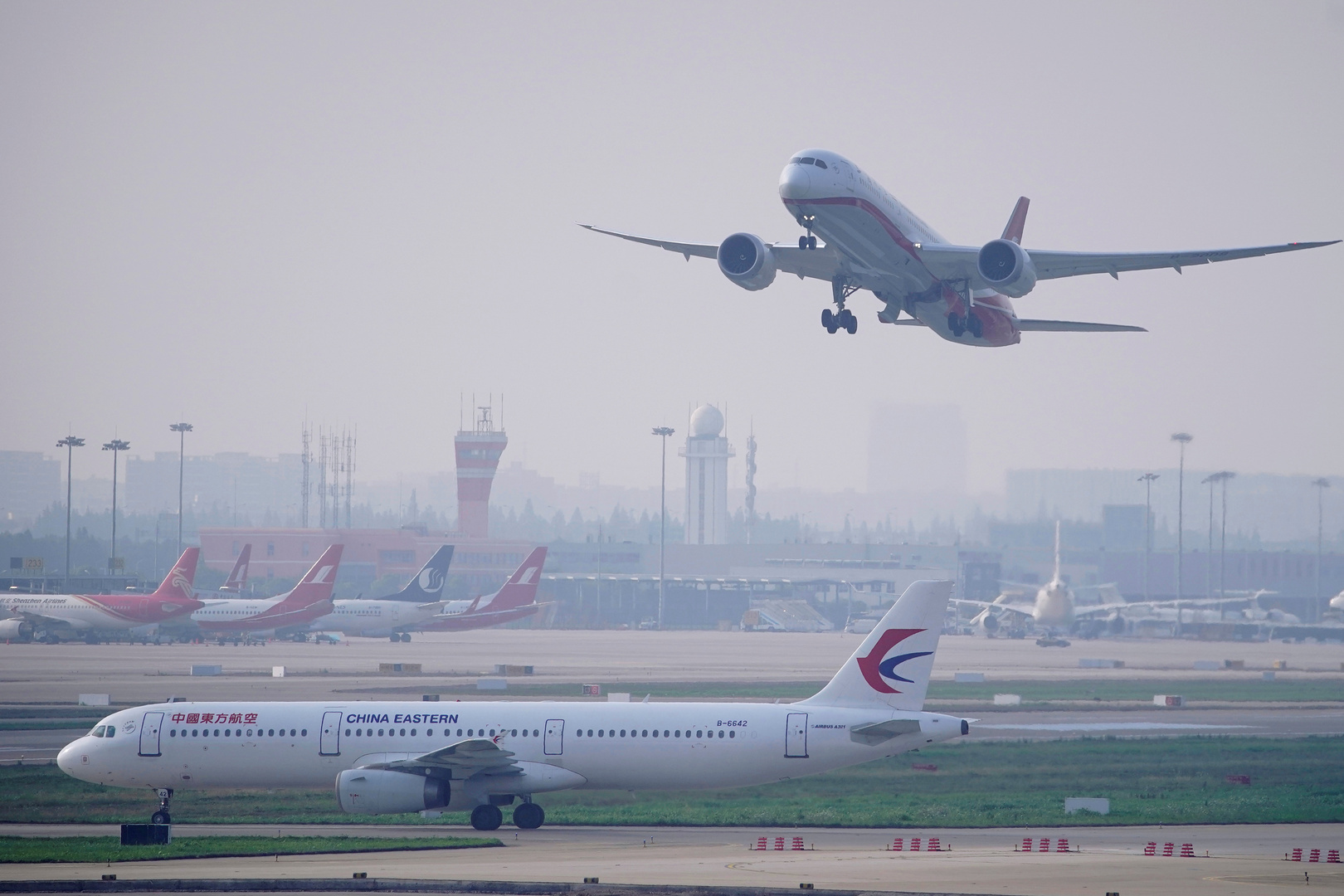 الاجراءات الوقائية في مطار شنغهاي تجبر طائرة قادمة من سياتل على العودة