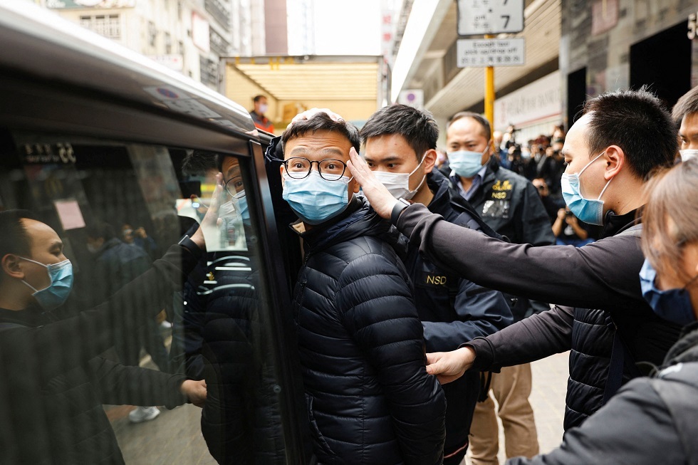 اعتقال ستة إعلاميين في هونغ كونغ بتهمة 