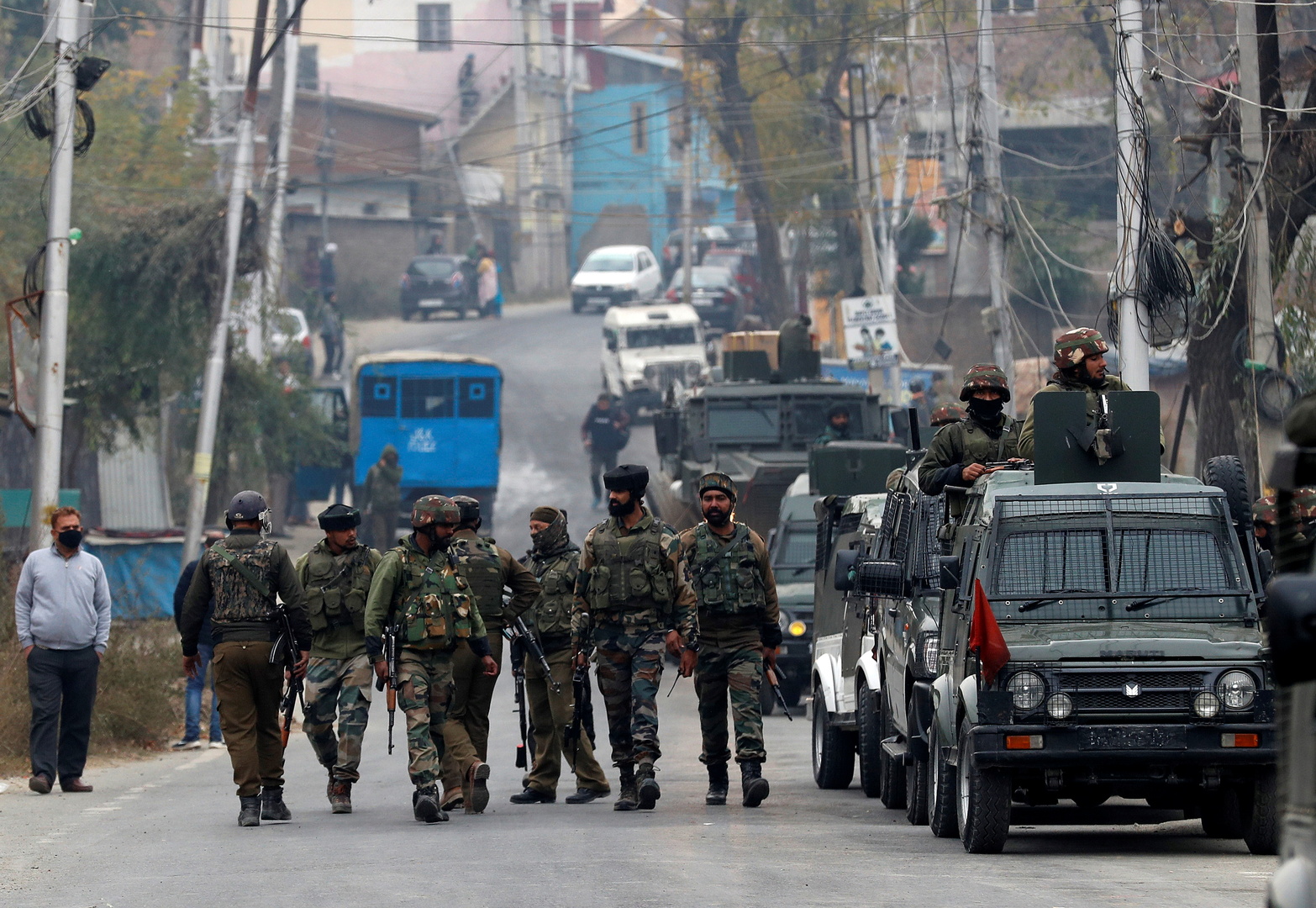 مقتل 6 مسلحين في مواجهتين منفصلتين مع قوات الأمن الهندية في كشمير