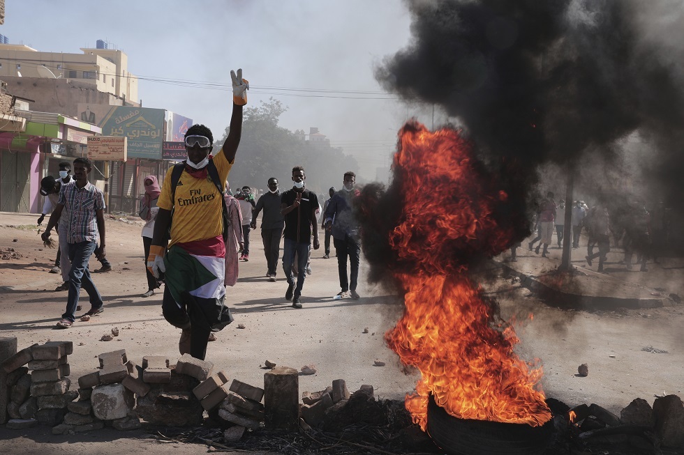 قوات الأمن السودانية تعتدي بالضرب على مصور RT