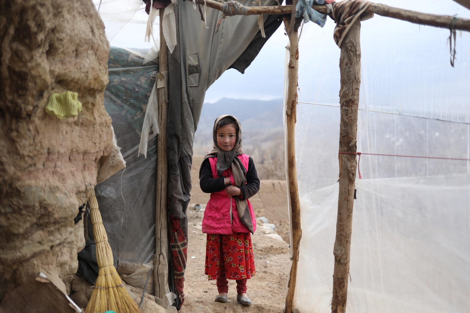 آباء أفغان يبيعون بناتهم القاصرات مقابل المال