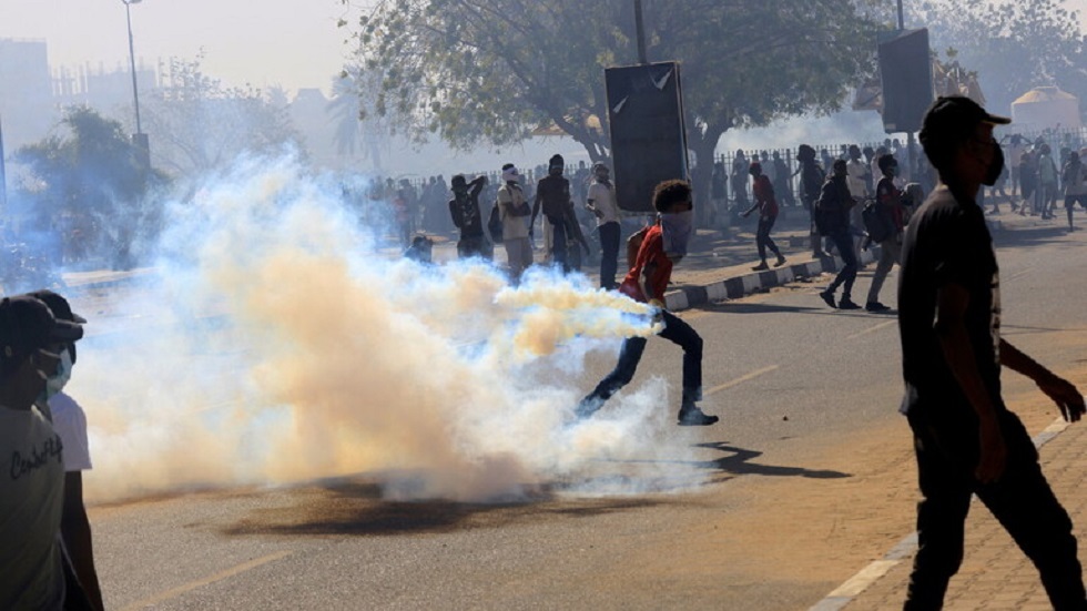 استقالة عضو بمجلس السيادة السوداني احتجاجا على التعامل مع المتظاهرين - صورة