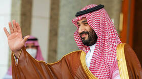 سبقته رسائل الملك.. ولي العهد السعودي يبدأ من مسقط جولة خليجية تستمر 5 أيام