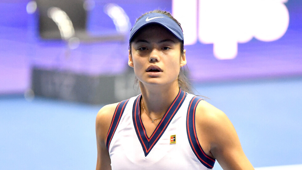 رادوكانو تعلن انسحابها للتعافي الكامل من كورونا