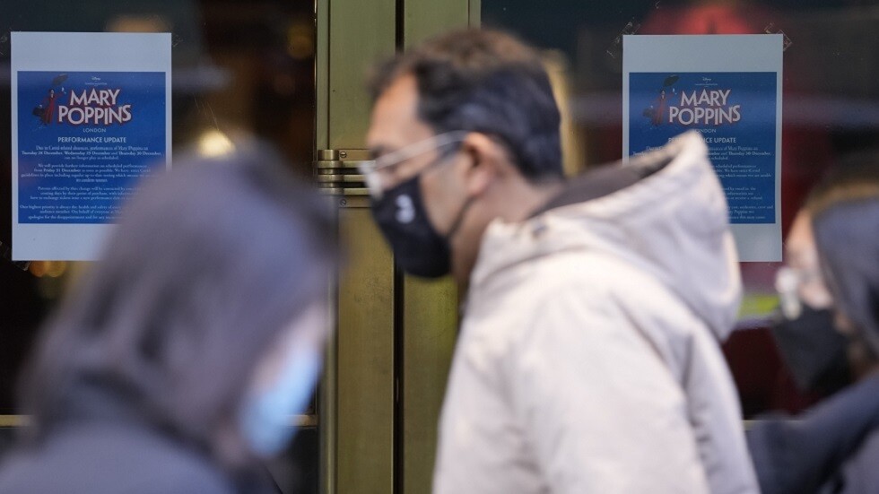 وزير الصحة البريطاني يدعو إلى "التعايش" مع كورونا