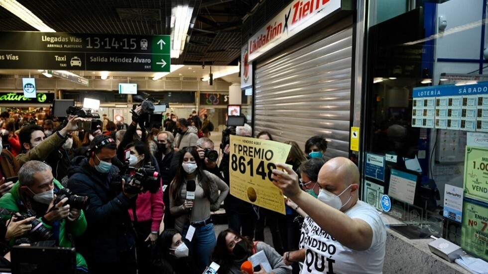 الحظ يبتسم لصاحبه.. ذهب لشراء الحليب فأصبح مليونيرا (صورة)