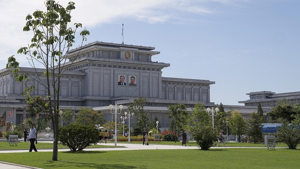 كيم يستقبل العام الجديد بزيارة ضريح جده ووالده الراحلين