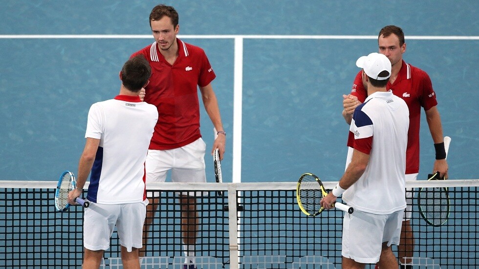 روسيا تبدأ حملة الدفاع عن لقب كأس رابطة محترفي التنس بالفوز على فرنسا  (فيديو)