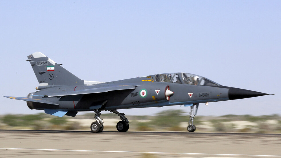 بالفيديو.. تدريب للقوات الجوية الإيرانية على رصد وتعقب صواريخ تطلقها المقاتلات