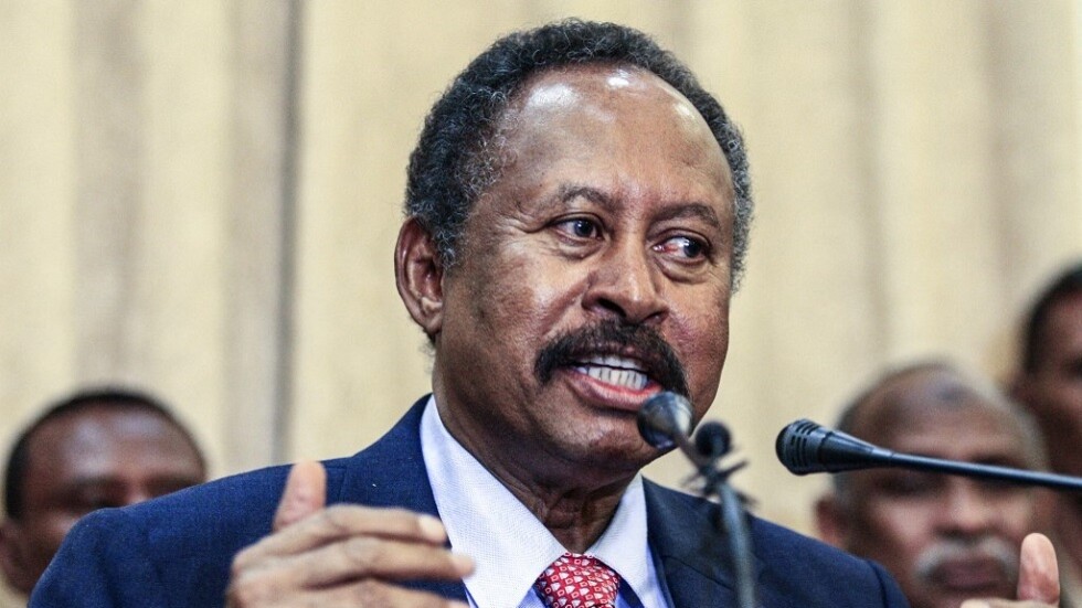 رئيس الوزراء السوداني عبد الله حمدوك يقدم استقالته من منصبه (فيديو)