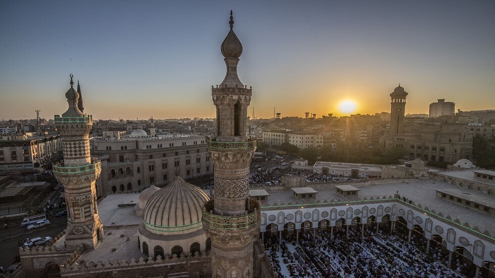 مفتي مصر عن قراءة الطالع: "أوهام وكلام فاضي"