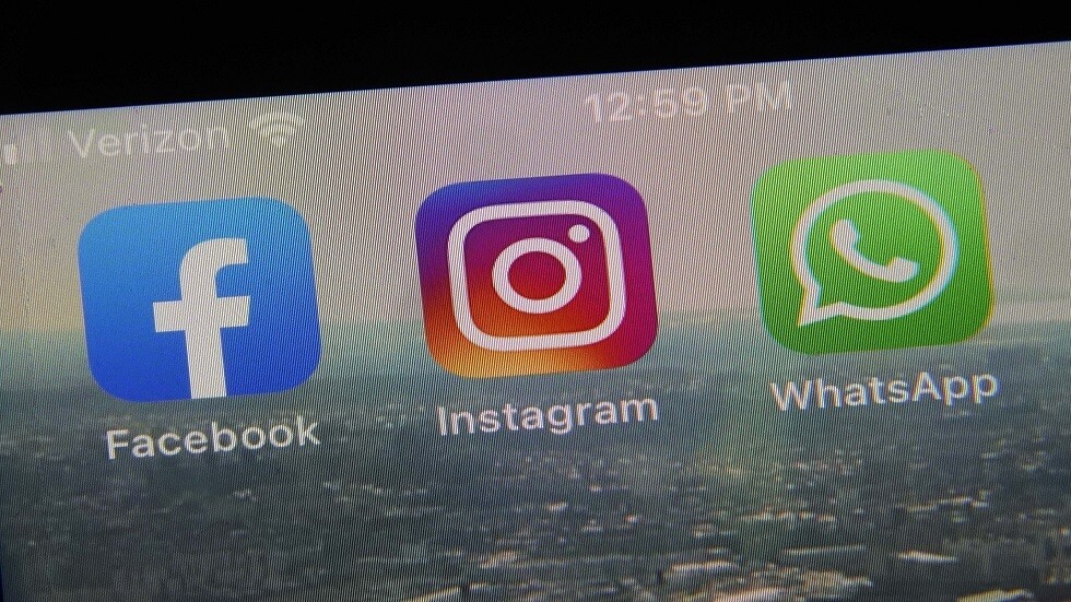 وزير التعليم المصري: 25 شخصا ينتحلون شخصيتي على تطبيق "فيسبوك"