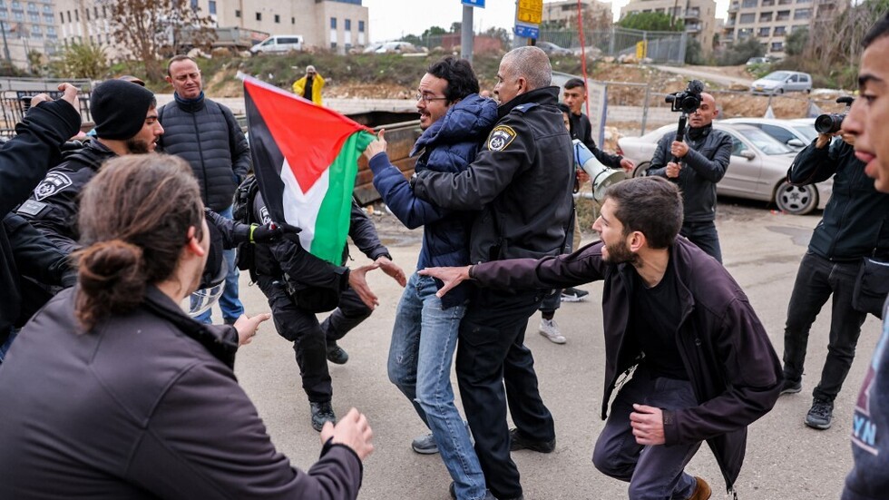 الإعلام الفلسطيني: مواجهات في القدس بعد "مسيرة استفزازية للمستوطنين" بالبلدة القديمة