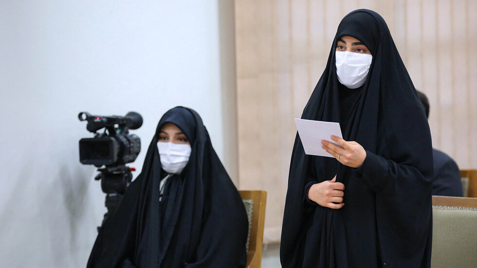 هاتف زينب قاسم سليماني يثير جدلا وانتقادا من مواقع معارضة لإيران