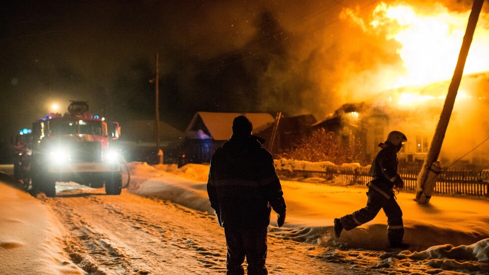 بالفيديو.. تدمير كنيسة عمرها 160 عاما في حريق بمنطقة روسية