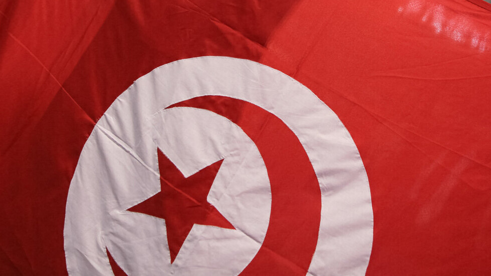 تونس.. مصرع طيار وإصابة آخر بسقوط مروحية عسكرية