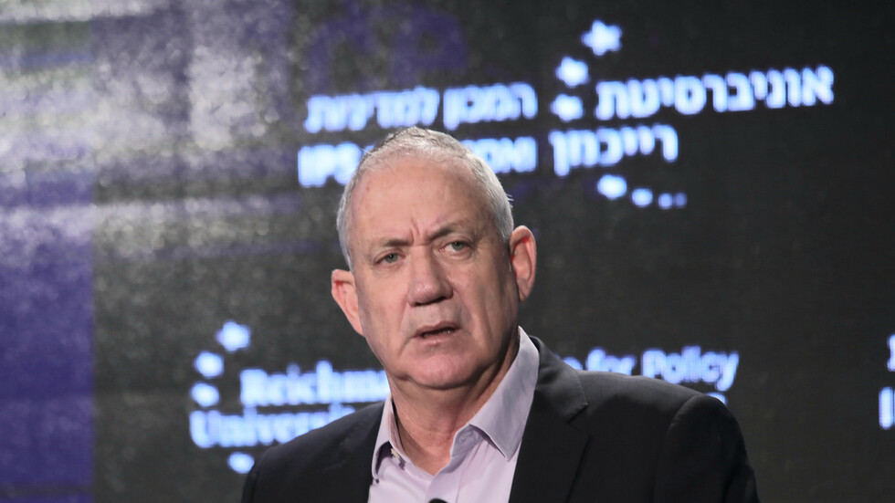 غانتس: سأواصل لقاء أبو مازن