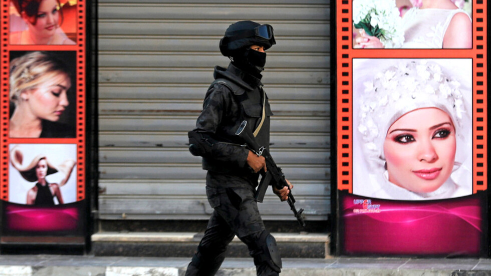 مصر.. أسرة الفتاة المنتحرة بسبب صورة فاضحة مفبركة تخرج عن صمتها