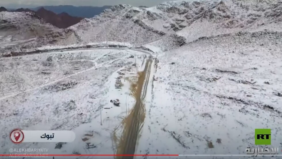 الثلوج الكثيفة تغطي جبال تبوك السعودية