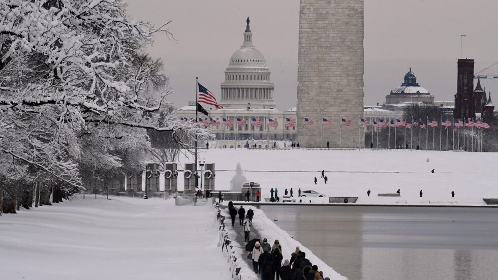 عاصفة ثلجية تشل العاصمة الأمريكية ومنطقتها