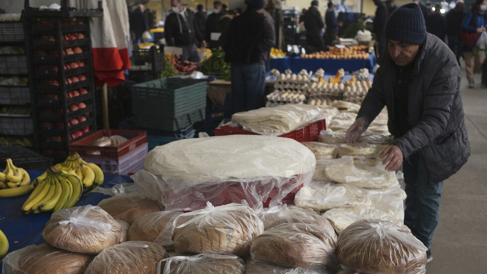 مقال بصحيفة مقربة من أردوغان عن فوائد تناول الخبز والبصل يثير جدلا واسعا