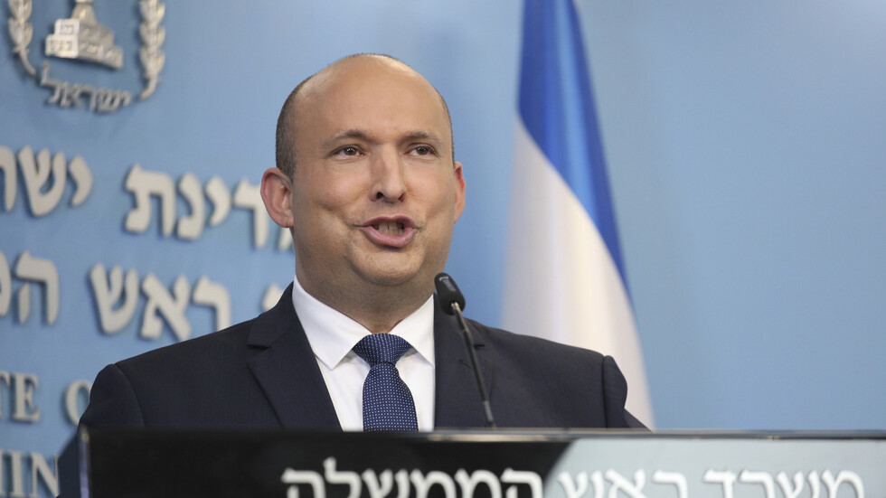 بينيت يبحث مع جونسون الملف النووي الإيراني