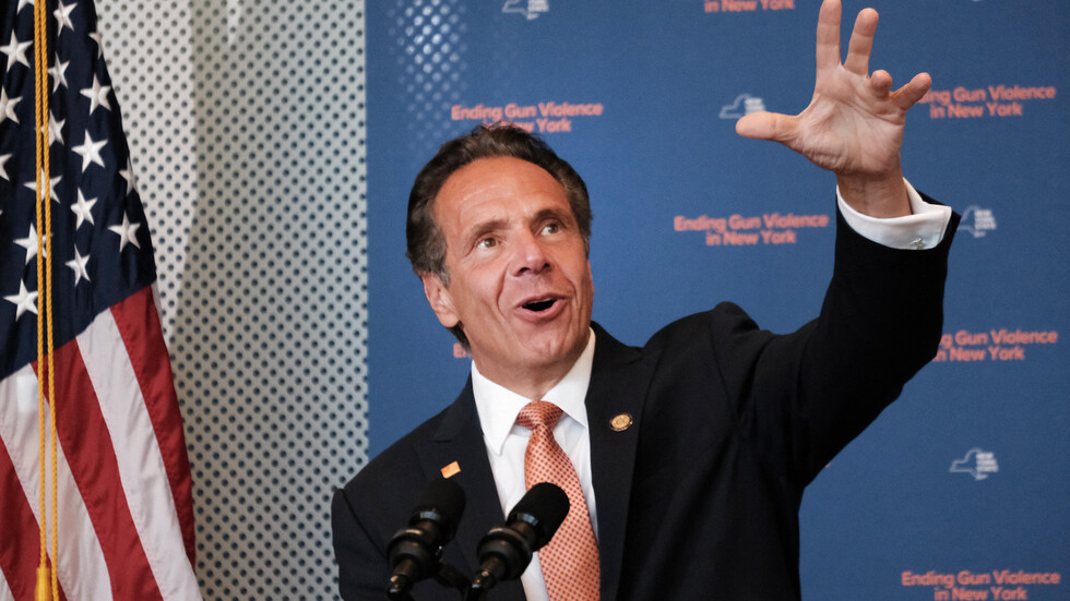 الولايات المتحدة.. إسقاط تهم الاعتداء الجنسي عن حاكم نيويورك السابق