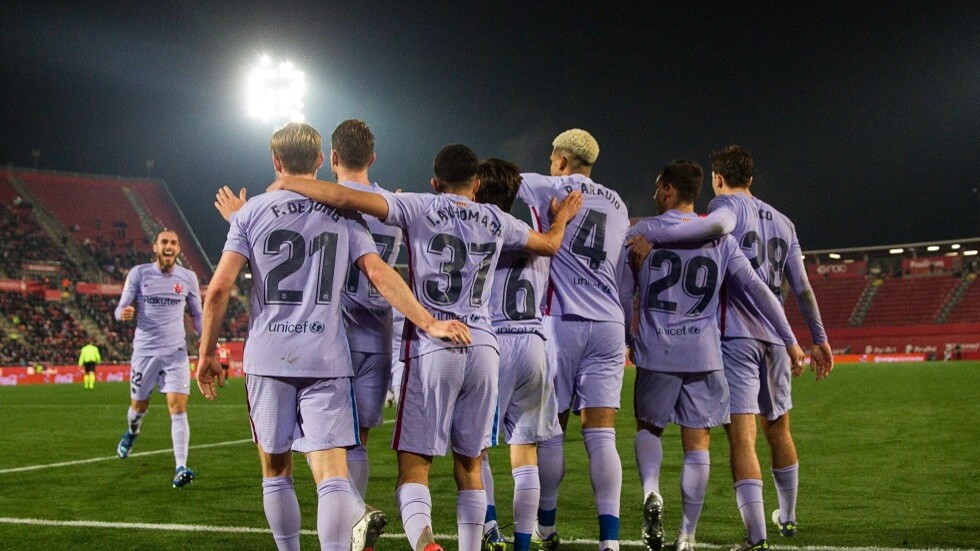 صاحب هدف فوز برشلونة على مايوركا يقدم هدية جميلة لطفل (فيديو)