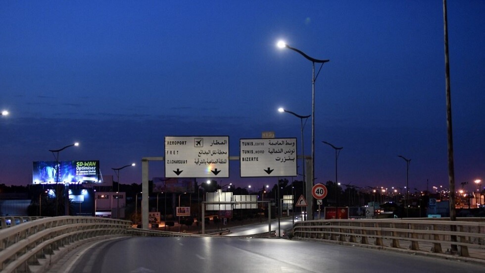 تونس.. مقتل امرأة وإصابة 13 شخصا في حادث اصطدام 30 سيارة (فيديو)