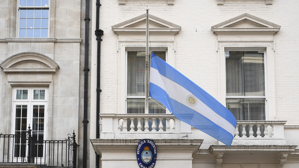 الأرجنتين تعتزم رفع شكوى ضد بريطانيا بشأن سفن حملت أسلحة نووية خلال حرب فوكلاند