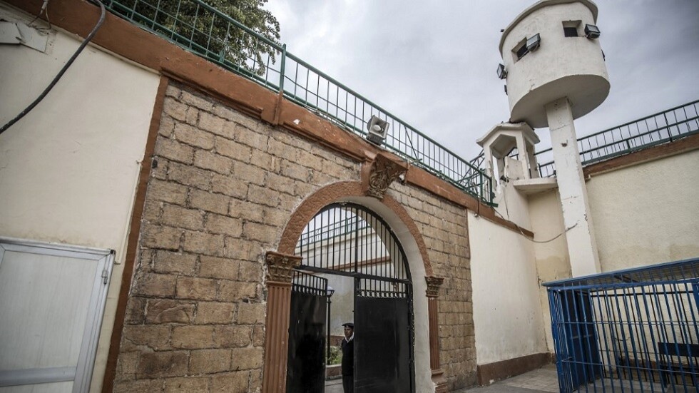 مصر.. السجن المشدد 5 سنوات لصاحب مكتب خدمات حكومية زور شهادة دكتوراه